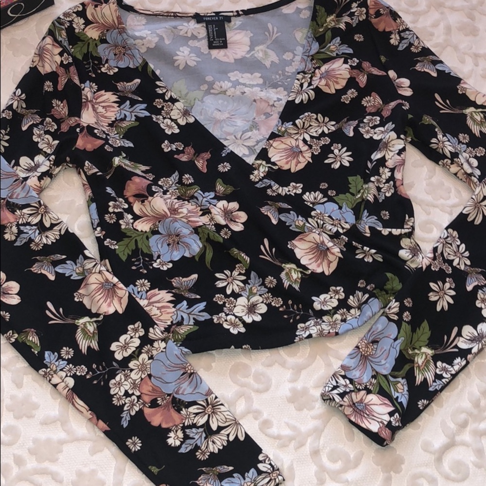 🔥L/S Floral Crop Top, so soft. NWOT
